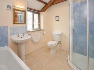 Et badeværelse på Grandma's Cottage - Uk48618