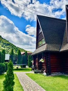 a log house with a gambrel roof at Trembita in Mizhhirʼʼya