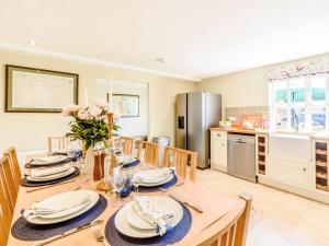 Η κουζίνα ή μικρή κουζίνα στο Limber Wold House +38 φωτογραφίες