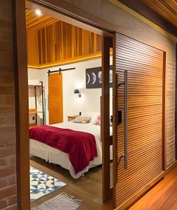 En eller flere senge i et værelse på Chalé Lua Nova - Cabanas Lua Nova