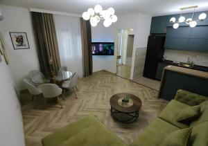 TV a/nebo společenská místnost v ubytování Stay Point Jerry - Podgorica City Apartment + 7 fotografií