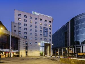 a hotel building with two tall buildings at ibis Styles Le Mans Gare Sud in Le Mans