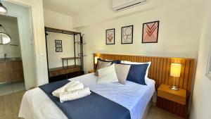a bedroom with a bed with blue and white sheets at Conforto na Liberdade - AC e Quarto privativo in Sao Paulo