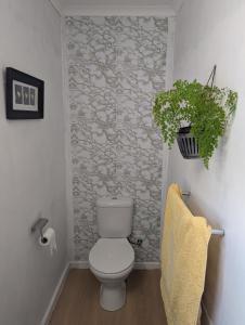 Ένα μπάνιο στο Cosy homestay in green area