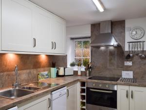 Dapur atau dapur kecil di Edenwoodend Cottage