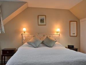 Katil atau katil-katil dalam bilik di Edenwoodend Cottage +8 gambar