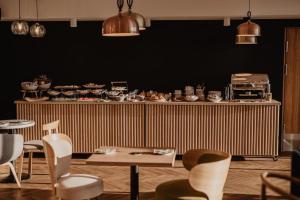 a restaurant with a counter with chairs and tables at B&B HOTEL Tomaszów Lubelski in Tomaszów Lubelski