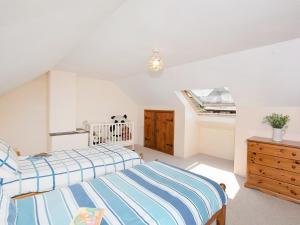 Postel nebo postele na pokoji v ubytování Bill And Ben's Cottage - Uk48619
