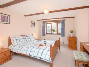 Postel nebo postele na pokoji v ubytování Bill And Ben's Cottage - Uk48619 + 5 fotografií