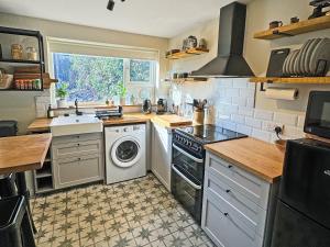 Kuchyň nebo kuchyňský kout v ubytování Holly Tree Cottage + 3 fotografie