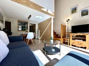 a living room with a couch and a table at Chalet en Duplex 10 Pers. avec Terrasse/Jardin, Proche Pistes – La Salle les Alpes - FR-1-330F-3 in La Salle Les Alpes