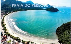 an aerial view of a beach with the words prayua do persevere ayu at Aconchego do Mar in Ubatuba