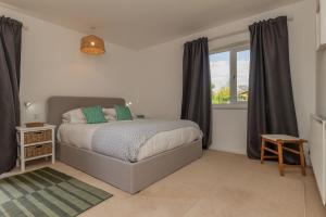 Postel nebo postele na pokoji v ubytování Fairway