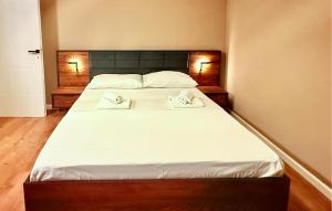 Postel nebo postele na pokoji v ubytování Stunning Apartment In Tribunj