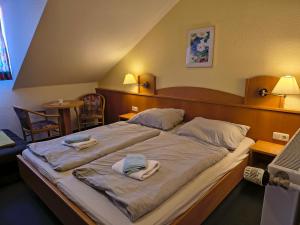 a bedroom with a large bed with towels on it at Apartements 270-275 Mitterdorf in Mitterfirmiansreut