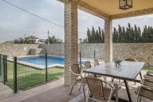 Bazén v ubytování Casa Carmelo Conil 1 nebo v jeho okolí