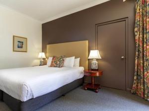 Voodi või voodid majutusasutuse Mercure Hunter Valley Gardens toas