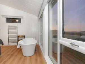 Ένα μπάνιο στο Glencoe Luxury Lodge +8 φωτογραφίες