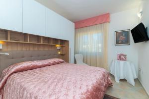 a bedroom with a bed and a table in it at La Casa in Gallura in Calangianus