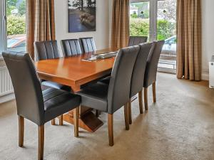 a dining room table with black chairs and a wooden table at Crossfeld in Keswick