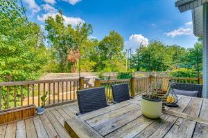 Κήπος έξω από το Walk to Main St Eclectic Gem in Little Rock
