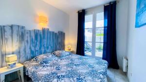 Ένα ή περισσότερα κρεβάτια σε δωμάτιο στο Appartement dans résidence avec piscine +4 φωτογραφίες