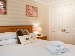 a bedroom with a teddy bear on a bed at 7 Oaklands in Ambleside