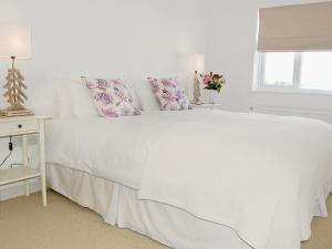 En eller flere senge i et værelse på The Lookout