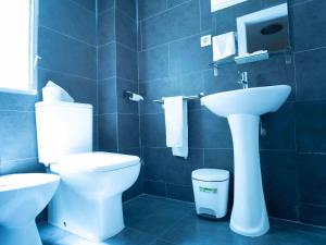 Ένα μπάνιο στο Hostal On Dormire Valencia +30 φωτογραφίες