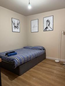 Katil atau katil-katil dalam bilik di Unique stylish studio apartment +2 gambar