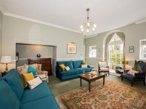 Posezení v ubytování The Coach House