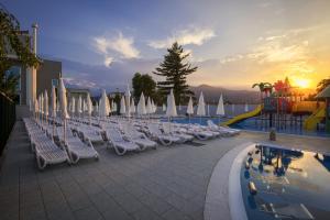 Bazén v ubytování Hotel Villa Glicini nebo v jeho okolí
