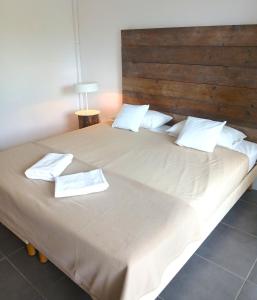 a large bed with two towels on top of it at Golf Marin in Saint-François