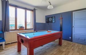 a pool table in a room with blue walls at Havre De Paix À La Campagne in Lebiez