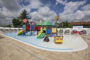Bazén v ubytování Hotel Villa Glicini nebo v jeho okolí