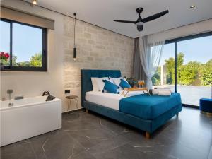 Imagine din galeria proprietății PanStel Twin Villas with private pools and jacuzzi în Ayiá