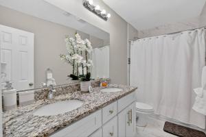 Ένα μπάνιο στο Duval Den |3BR & Backyard|15 Mins to Downtown JAX +38 φωτογραφίες