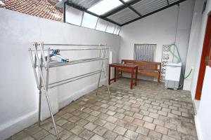 a room with a table and a bench in it at Mentari Homestay in Sentool