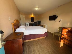 a hotel room with a bed and a desk at SE'Air Motel By Townhouse Corpus Christi - Padre Island Tx in Corpus Christi