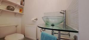 Galeriebild der Unterkunft Immense 6 bed with massive garden right on A1 in Holme + 12 Fotos