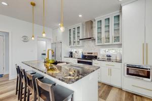 Η κουζίνα ή μικρή κουζίνα στο Deer View Lake LBJ Retreat