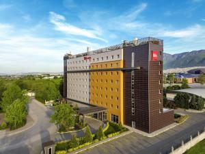 Nespecifikovaný výhled na hory nebo výhled na hory při pohledu z hotelu