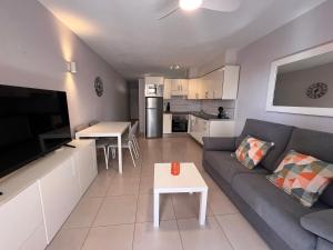 Η κουζίνα ή μικρή κουζίνα στο Seafront Royal Garden The View