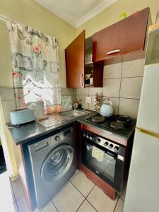 Dapur atau dapur kecil di Braamfontein Booking +2 gambar