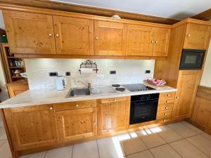 Kuchyň nebo kuchyňský kout v ubytování Appartement confortable pour 6 pers. à Saint-Martin, proche pistes, parking, WiFi - FR-1-452-395 + 6 fotografií