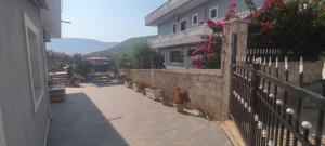 Galería fotográfica de Klevis Apartaments en Ksamil