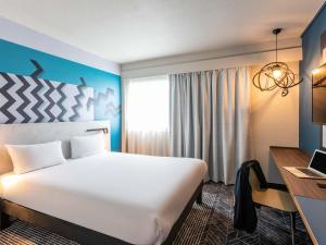 Postel nebo postele na pokoji v ubytování ibis Styles Bordeaux Centre Mériadeck + 44 fotografií