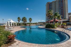 Bazén v ubytování Portofino Island Resort 3-706 nebo v jeho okolí