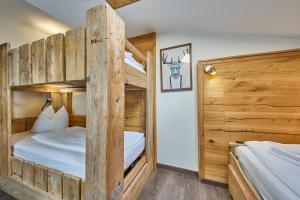 Postel nebo postele na pokoji v ubytování Apartments Enzian