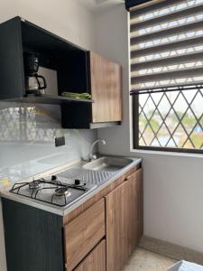O bucătărie sau chicinetă la Habitación privada tipo apartaestudio